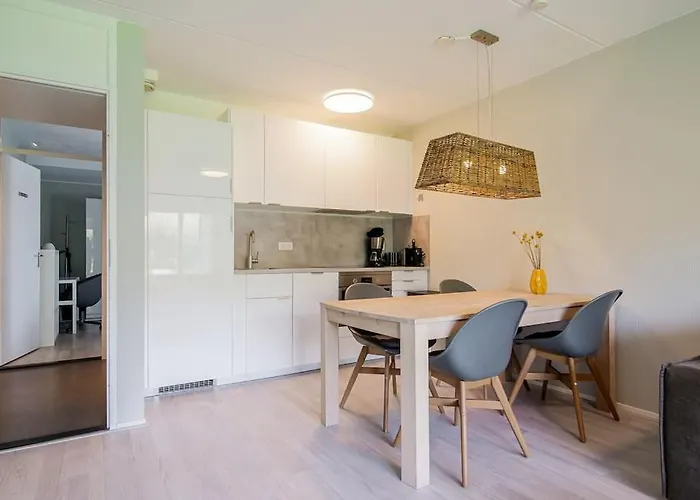 10 - Aan De Duinen, Aan Zee